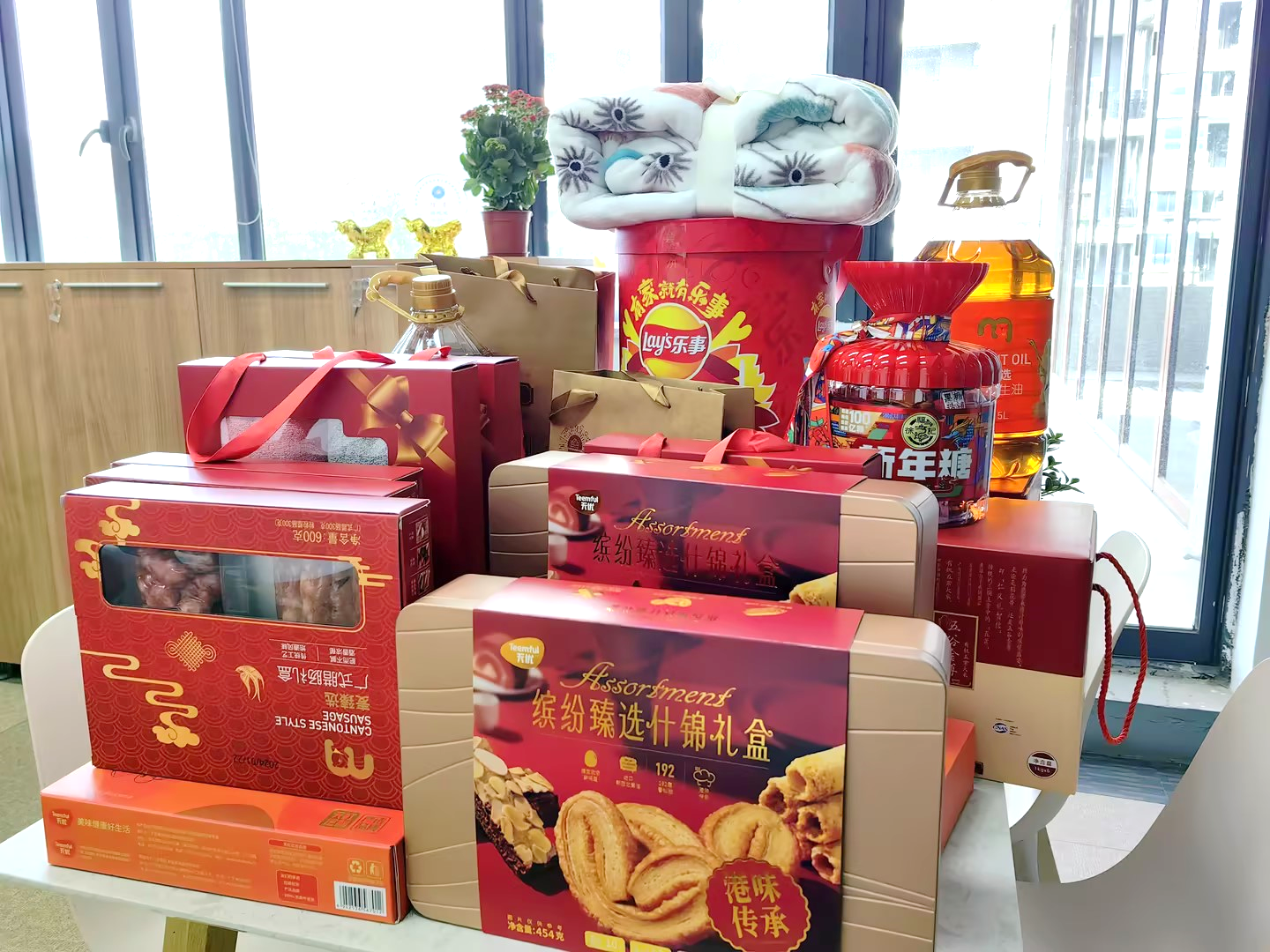 紅紅火火過新年，九龍龘龘迎新春